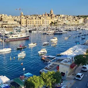 Entire Seaview Town House Dom wakacyjny