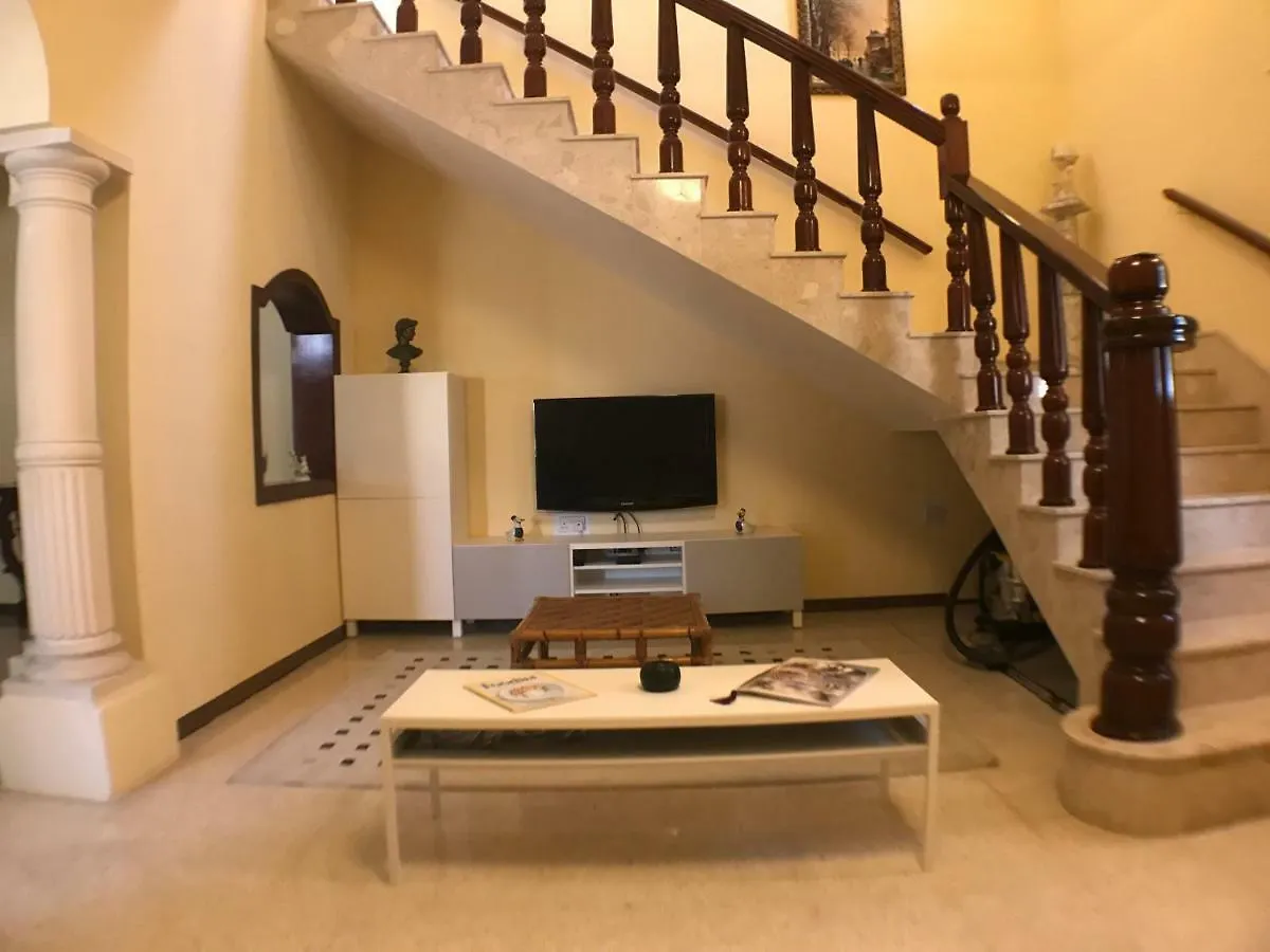 Corner Townhouse 1Km From University Msida 0*,  Malta